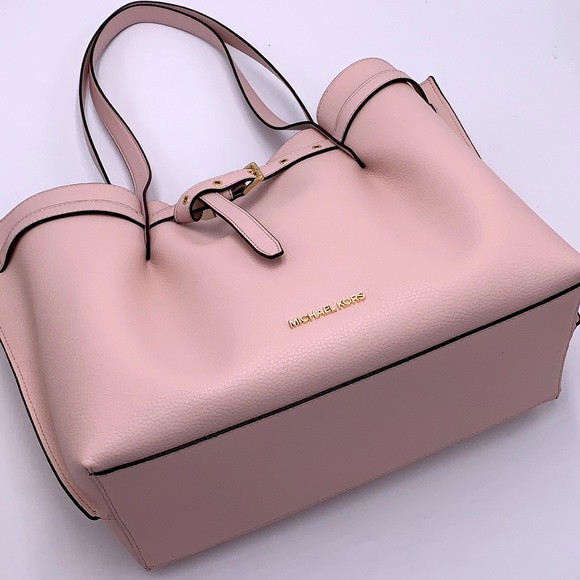 MICHAEL KORS
Emilia Large Pebbled Leather Tote Bag Powder Blush color - Picture 12 of 14